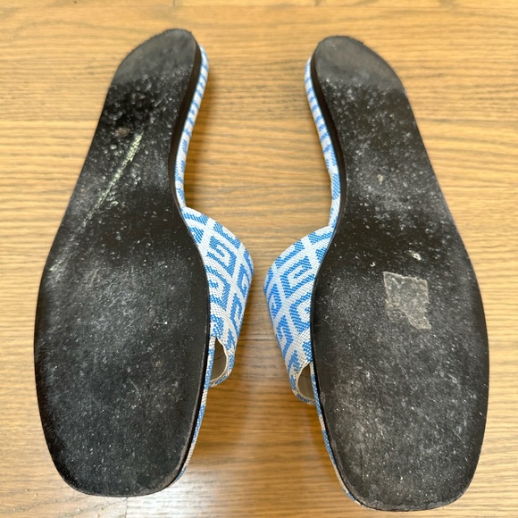 Givenchy 4G Flat Logo Sandal - Picture 2 of 3